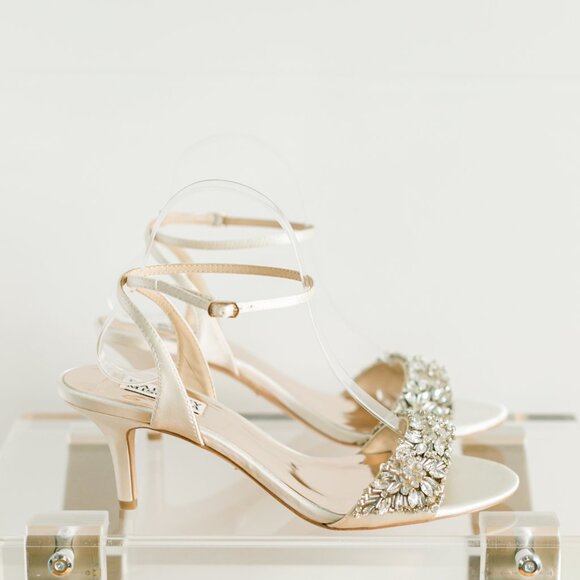 Badgley Mischka Richelle 8.5 Women's Heels Ivory Kitten Heel Satin - Picture 11 of 16